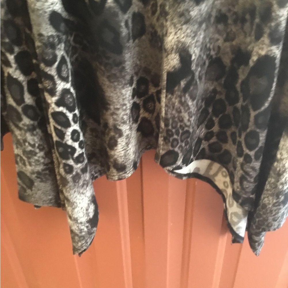 Dark Animal Print Flowing Tunic from Attitudes by Renee sized XL - Picture 4 of 5